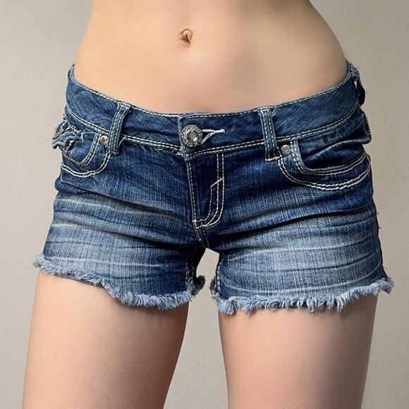 Low Rise Jean Shorts with Back Pockets Stitching Size 3 Y2K 00s Style - Picture 2 of 7